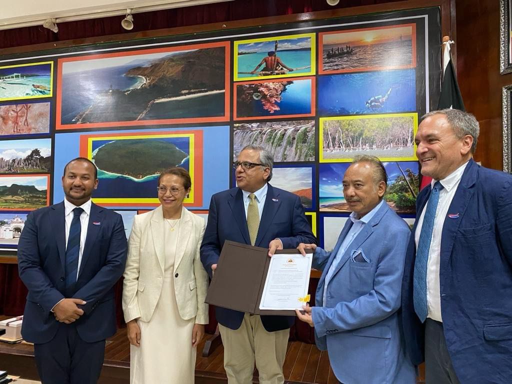 Group Photo after signing Declation of Benefit - Ezequiel Dos Santos